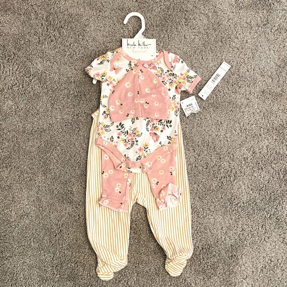 Nicole by Nicole Miller Other - 4 piece Nicole Miller Baby Girl Outfit